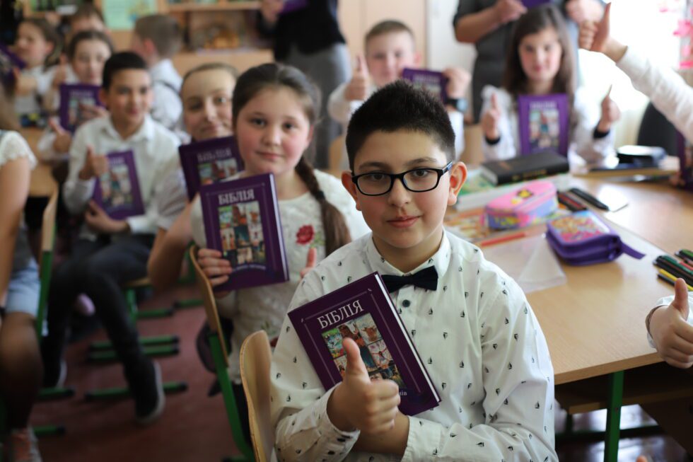 image3 Hungarian Children Receiving Bibles After a Puppet Show